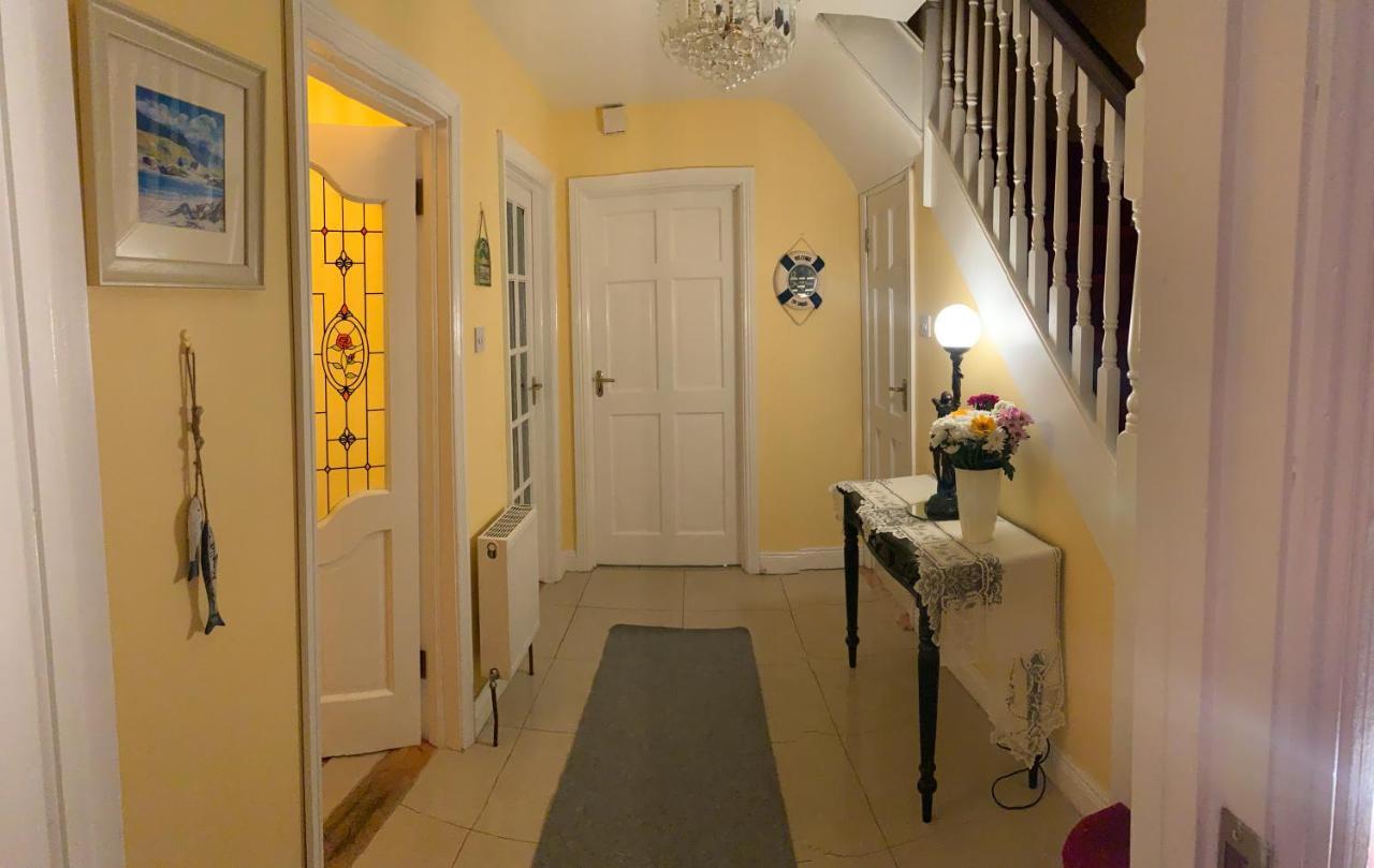 Seascape On The Edge Of Town: 4 Beds All Ensuite. Belmullet Exterior photo