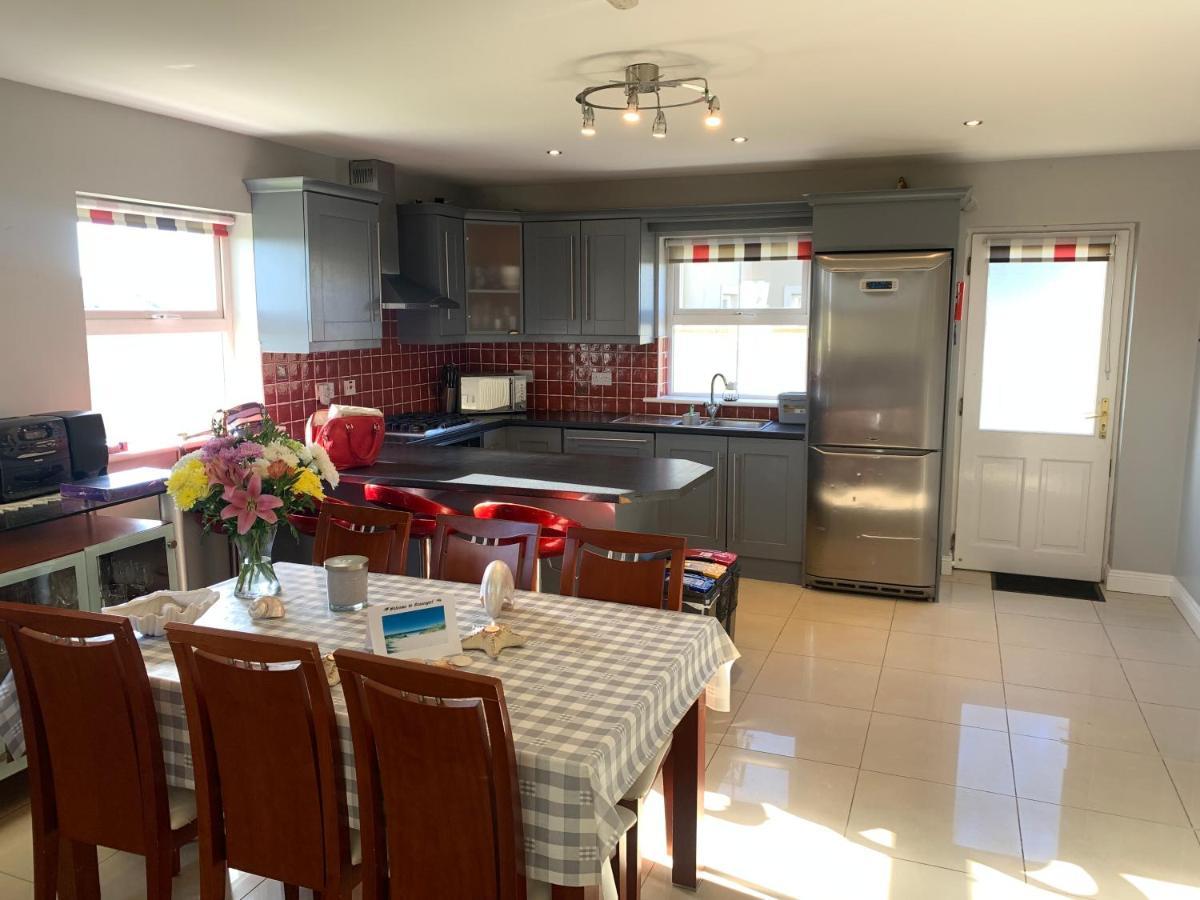 Seascape On The Edge Of Town: 4 Beds All Ensuite. Belmullet Exterior photo