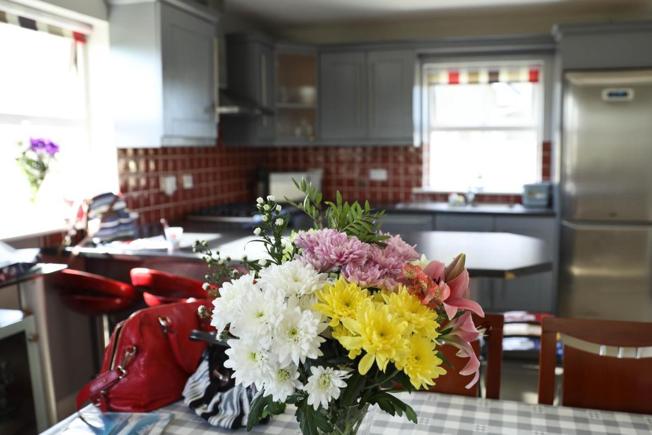 Seascape On The Edge Of Town: 4 Beds All Ensuite. Belmullet Exterior photo
