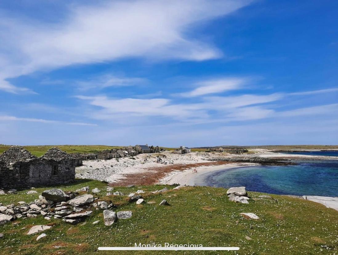 Seascape On The Edge Of Town: 4 Beds All Ensuite. Belmullet Exterior photo