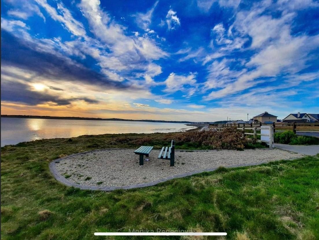 Seascape On The Edge Of Town: 4 Beds All Ensuite. Belmullet Exterior photo