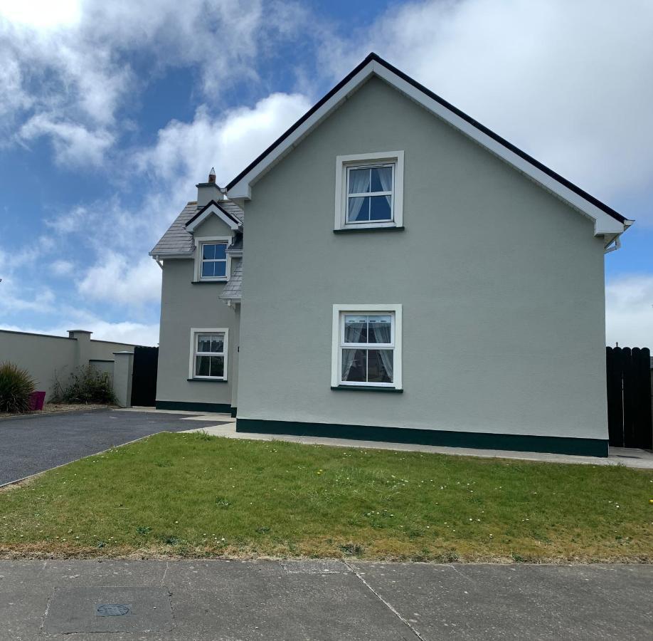 Seascape On The Edge Of Town: 4 Beds All Ensuite. Belmullet Exterior photo