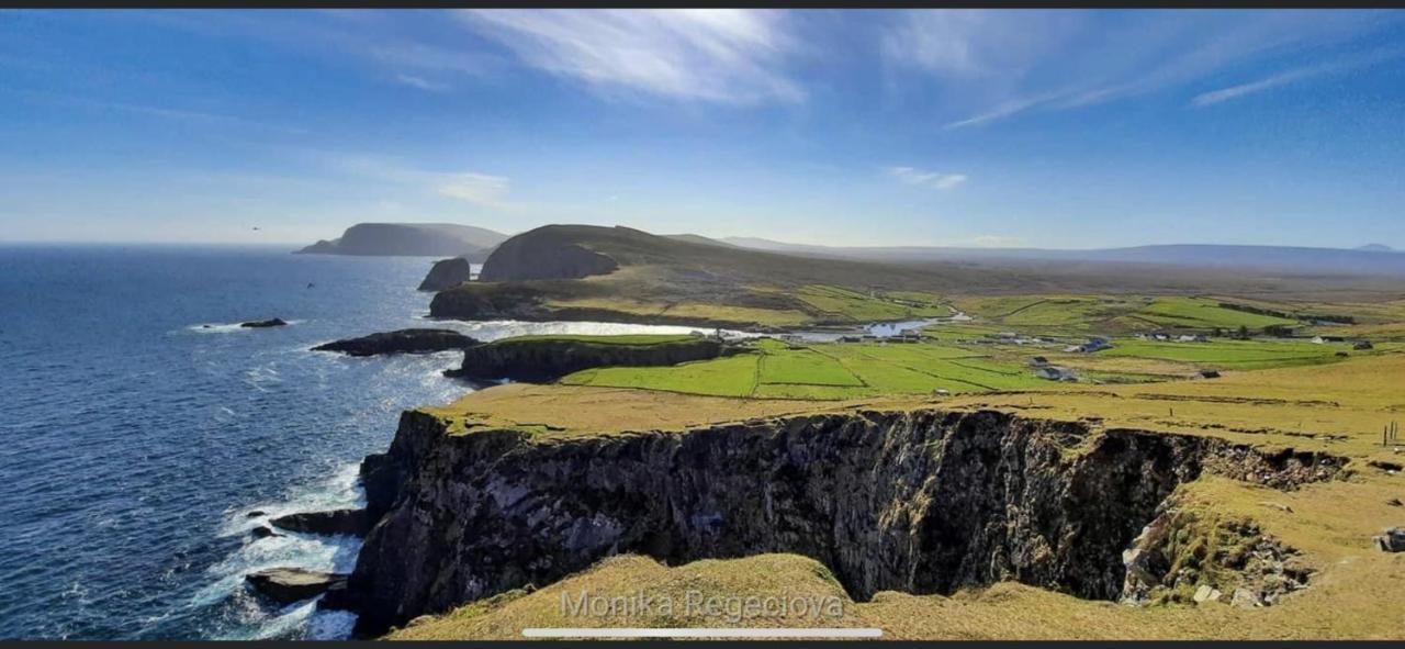 Seascape On The Edge Of Town: 4 Beds All Ensuite. Belmullet Exterior photo