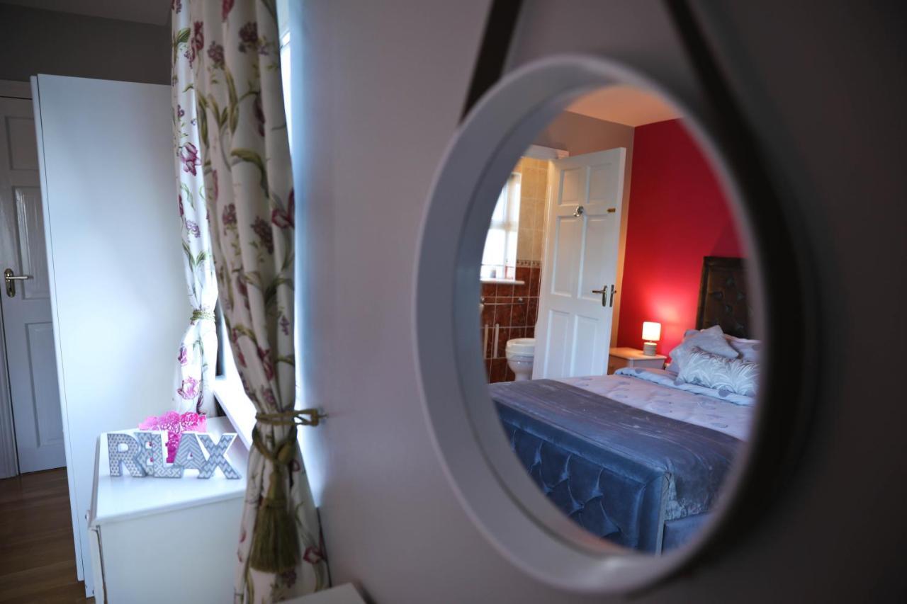 Seascape On The Edge Of Town: 4 Beds All Ensuite. Belmullet Exterior photo
